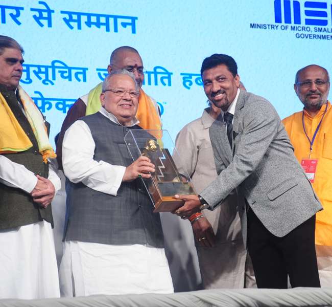 OUTSTANDING ENTREPRENEUR OF YEAR IN YEAR 2014-15 - Energymission